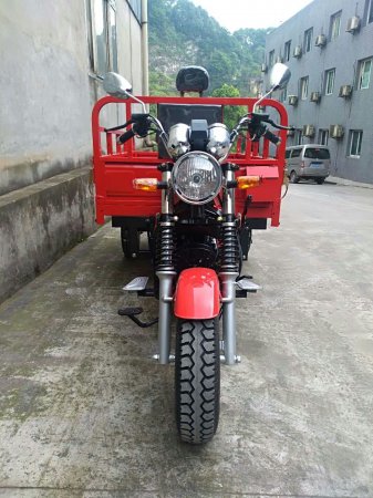 Трицикл  AGIAX  250 см 3 с водяным охлаждением (ММ)